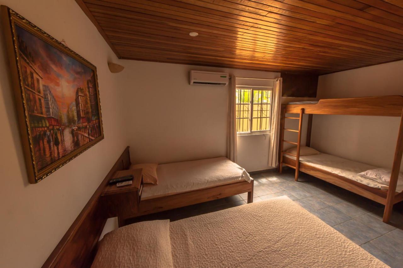 Hotel Posada Los Delfines Bocas del Toro Eksteriør billede