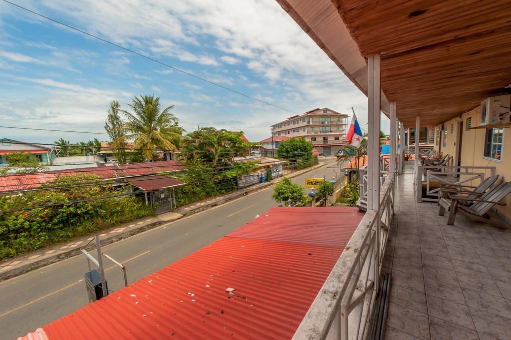 Hotel Posada Los Delfines Bocas del Toro Eksteriør billede